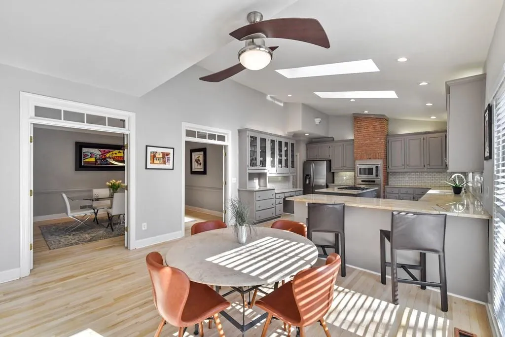 205 Grogans Landing, Sandy Springs, Georgia 30350, 5 Bedrooms Bedrooms, ,4 BathroomsBathrooms,Residential,Sold,205 Grogans Landing,6840755