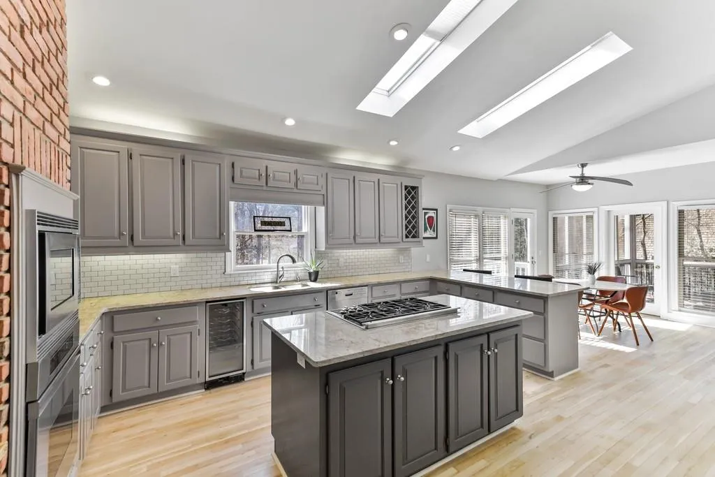 205 Grogans Landing, Sandy Springs, Georgia 30350, 5 Bedrooms Bedrooms, ,4 BathroomsBathrooms,Residential,Sold,205 Grogans Landing,6840755