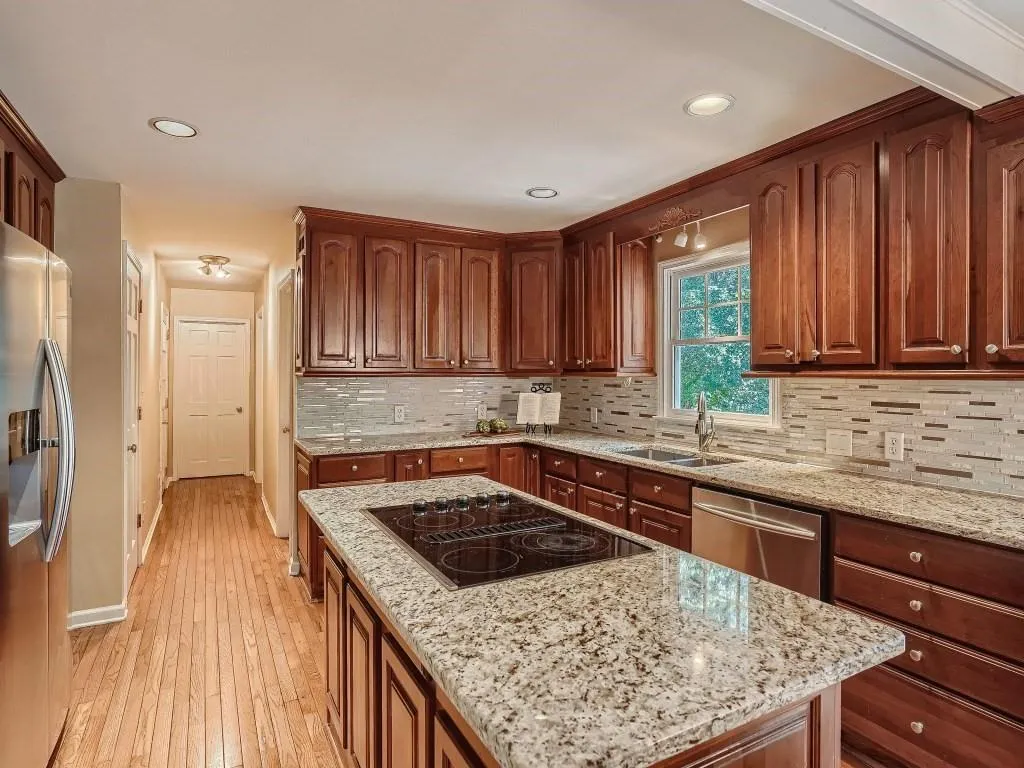 6125 Blackwater Trail, Atlanta, Georgia 30328, 5 Bedrooms Bedrooms, ,4 BathroomsBathrooms,Residential,Sold,6125 Blackwater Trail,7085799