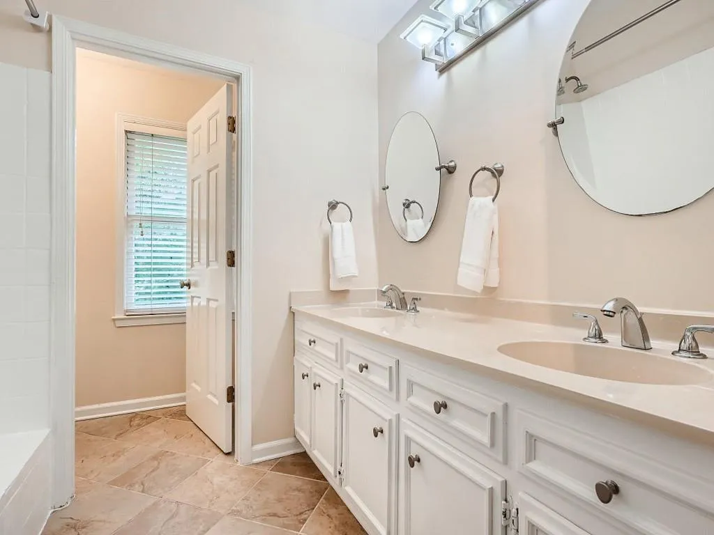 6125 Blackwater Trail, Atlanta, Georgia 30328, 5 Bedrooms Bedrooms, ,4 BathroomsBathrooms,Residential,Sold,6125 Blackwater Trail,7085799