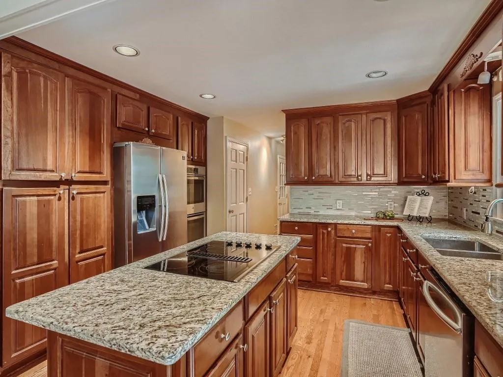 6125 Blackwater Trail, Atlanta, Georgia 30328, 5 Bedrooms Bedrooms, ,4 BathroomsBathrooms,Residential,Sold,6125 Blackwater Trail,7085799