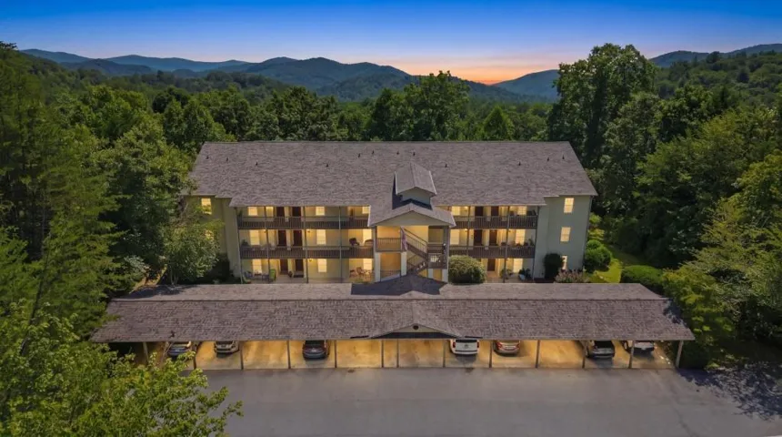 300 Ginger Creek, Clayton, Georgia 30525