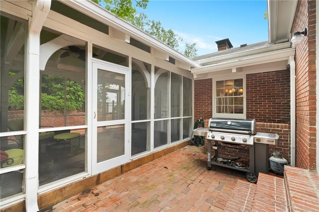 558 Timberland Drive, Atlanta, Georgia 30342, 3 Bedrooms Bedrooms, ,3 BathroomsBathrooms,Residential,Sold,558 Timberland Drive,7477823