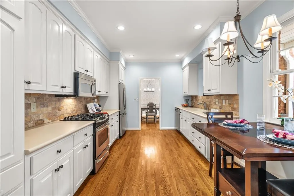 558 Timberland Drive, Atlanta, Georgia 30342, 3 Bedrooms Bedrooms, ,3 BathroomsBathrooms,Residential,Sold,558 Timberland Drive,7477823