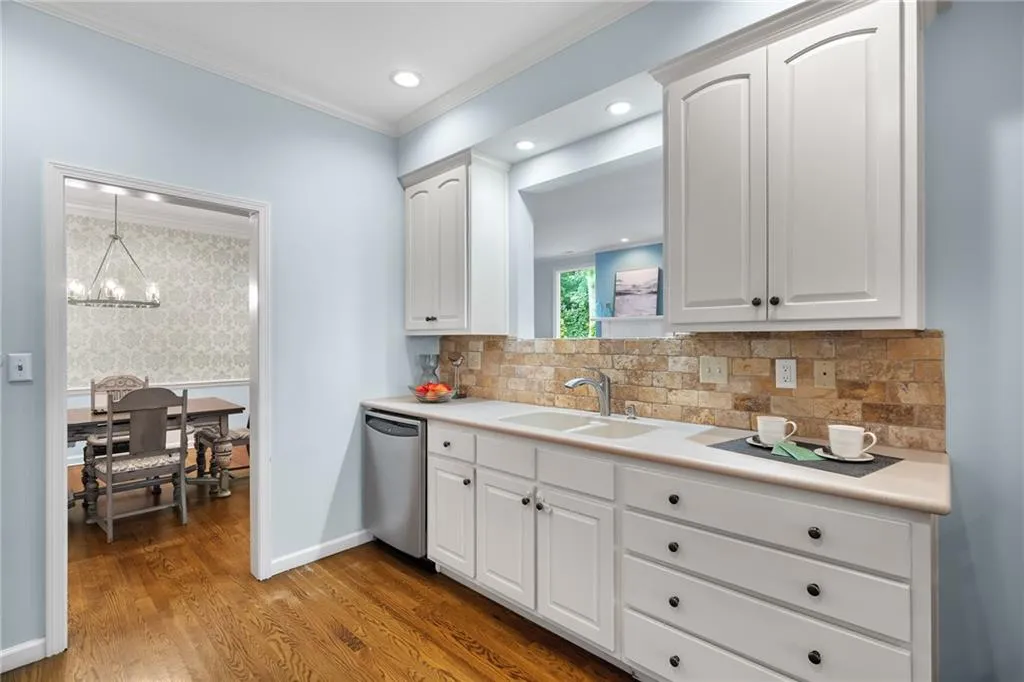 558 Timberland Drive, Atlanta, Georgia 30342, 3 Bedrooms Bedrooms, ,3 BathroomsBathrooms,Residential,Sold,558 Timberland Drive,7477823