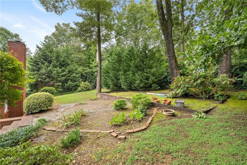 558 Timberland Drive, Atlanta, Georgia 30342, 3 Bedrooms Bedrooms, ,3 BathroomsBathrooms,Residential,Sold,558 Timberland Drive,7477823