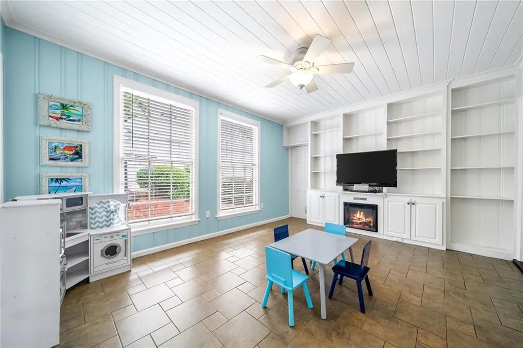 558 Timberland Drive, Atlanta, Georgia 30342, 3 Bedrooms Bedrooms, ,3 BathroomsBathrooms,Residential,Sold,558 Timberland Drive,7477823