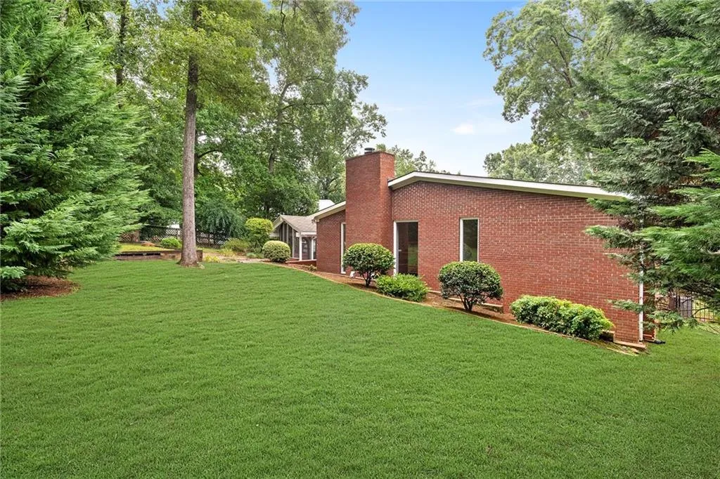 558 Timberland Drive, Atlanta, Georgia 30342, 3 Bedrooms Bedrooms, ,3 BathroomsBathrooms,Residential,Sold,558 Timberland Drive,7477823