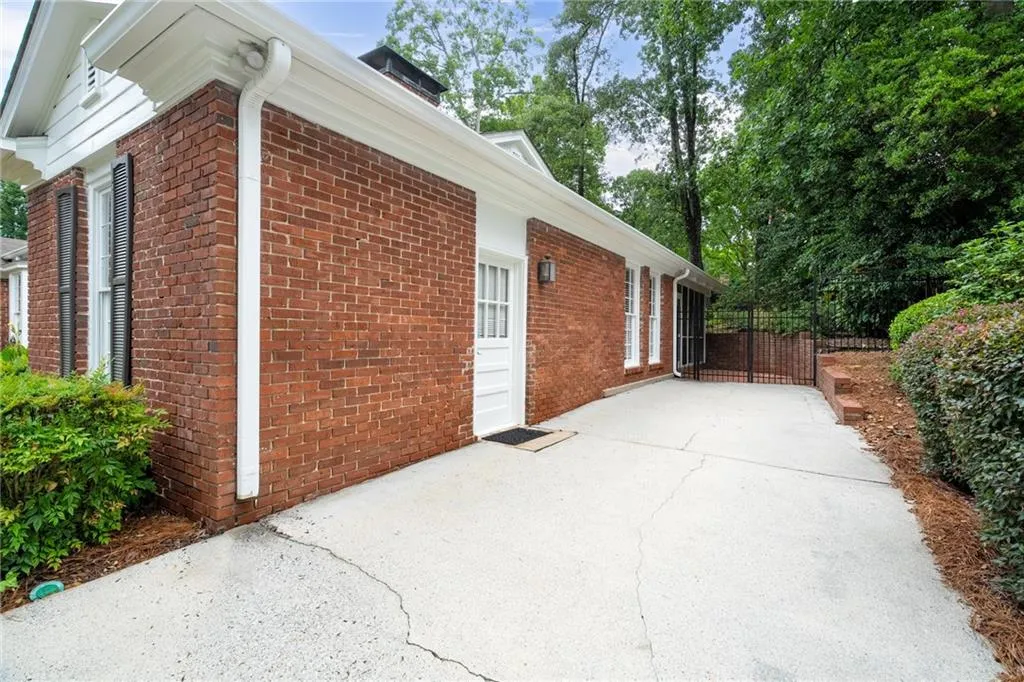 558 Timberland Drive, Atlanta, Georgia 30342, 3 Bedrooms Bedrooms, ,3 BathroomsBathrooms,Residential,Sold,558 Timberland Drive,7477823