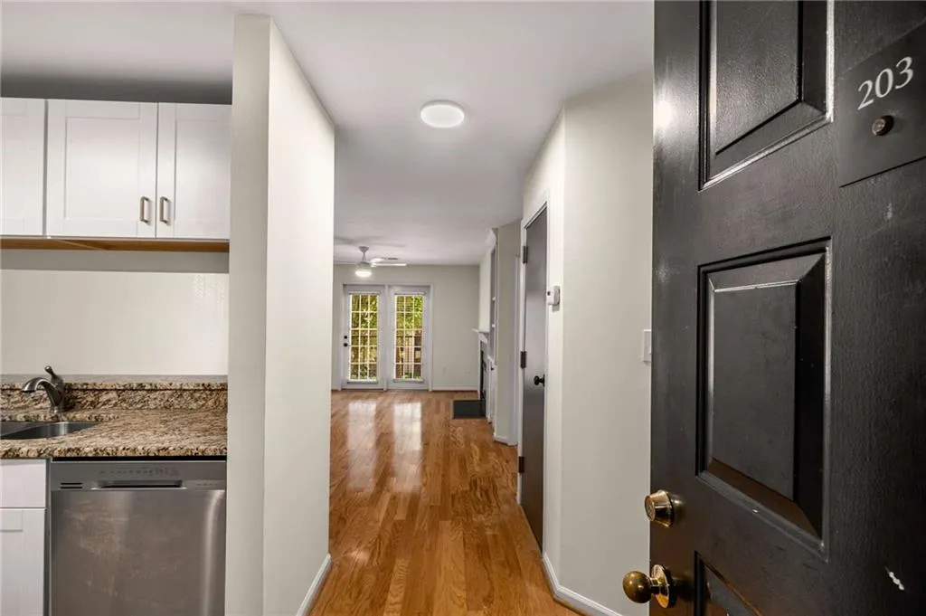 3655 Habersham Road Ne Unit 203, Atlanta, Georgia 30305, 1 Bedroom Bedrooms, ,1 BathroomBathrooms,Residential,Sold,3655 Habersham Road Ne Unit 203,7584005