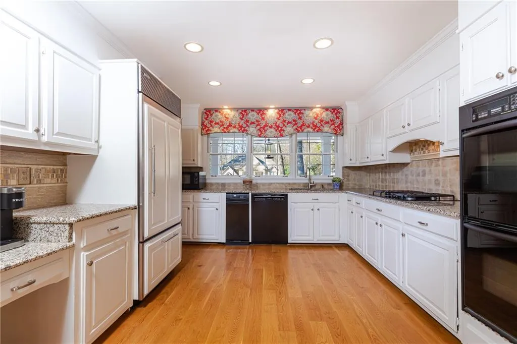 5235 Vernon Springs Trail, Sandy Springs, Georgia 30327, 4 Bedrooms Bedrooms, ,3 BathroomsBathrooms,Residential,Sold,5235 Vernon Springs Trail,6681038