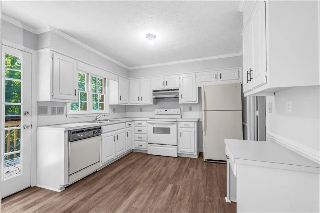 8975 Carroll Manor Drive, Sandy Springs, Georgia 30350, 3 Bedrooms Bedrooms, ,2 BathroomsBathrooms,Residential,Sold,8975 Carroll Manor Drive,7265061