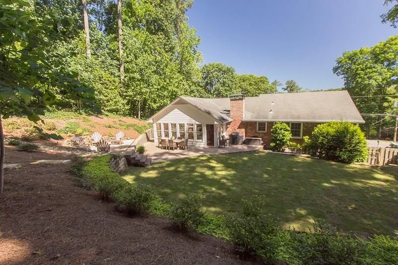 825 Starlight Drive, Atlanta, Georgia 30342, 3 Bedrooms Bedrooms, ,2 BathroomsBathrooms,Residential,Sold,825 Starlight Drive,5703614