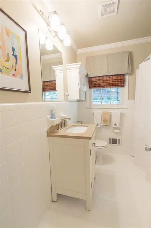 825 Starlight Drive, Atlanta, Georgia 30342, 3 Bedrooms Bedrooms, ,2 BathroomsBathrooms,Residential,Sold,825 Starlight Drive,5703614