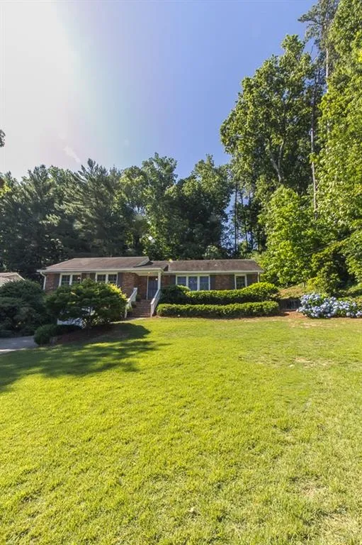 825 Starlight Drive, Atlanta, Georgia 30342, 3 Bedrooms Bedrooms, ,2 BathroomsBathrooms,Residential,Sold,825 Starlight Drive,5703614