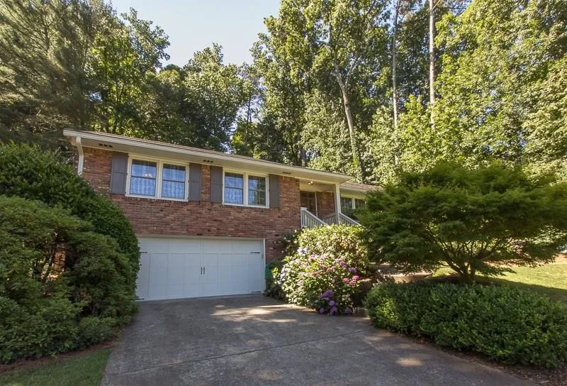 825 Starlight Drive, Atlanta, Georgia 30342, 3 Bedrooms Bedrooms, ,2 BathroomsBathrooms,Residential,Sold,825 Starlight Drive,5703614