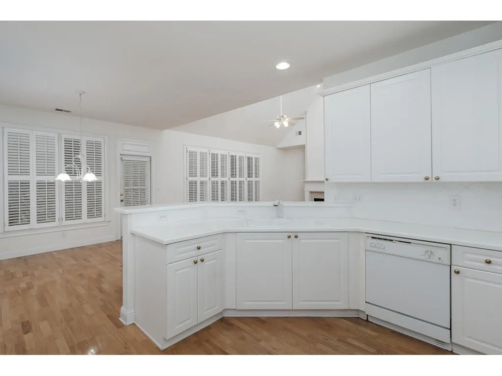 6230 Glen Oaks Lane, Sandy Springs, Georgia 30328, 3 Bedrooms Bedrooms, ,2 BathroomsBathrooms,Residential,Sold,6230 Glen Oaks Lane,6629002