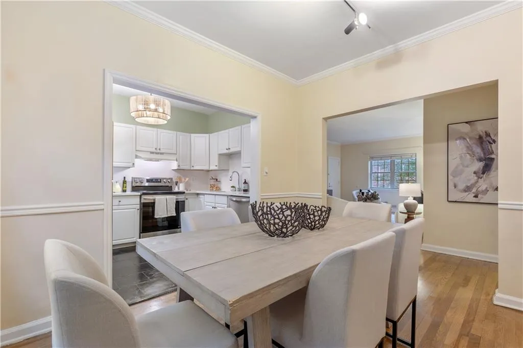 430 Lindbergh Drive Ne Unit J1, Atlanta, Georgia 30305, 2 Bedrooms Bedrooms, 0 ,1 BathroomBathrooms,Residential,Sold,430 Lindbergh Drive Ne Unit J1,7666395
