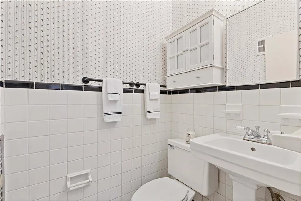430 Lindbergh Drive Ne Unit J1, Atlanta, Georgia 30305, 2 Bedrooms Bedrooms, ,1 BathroomBathrooms,Residential,For Sale,430 Lindbergh Drive Ne Unit J1,7666395
