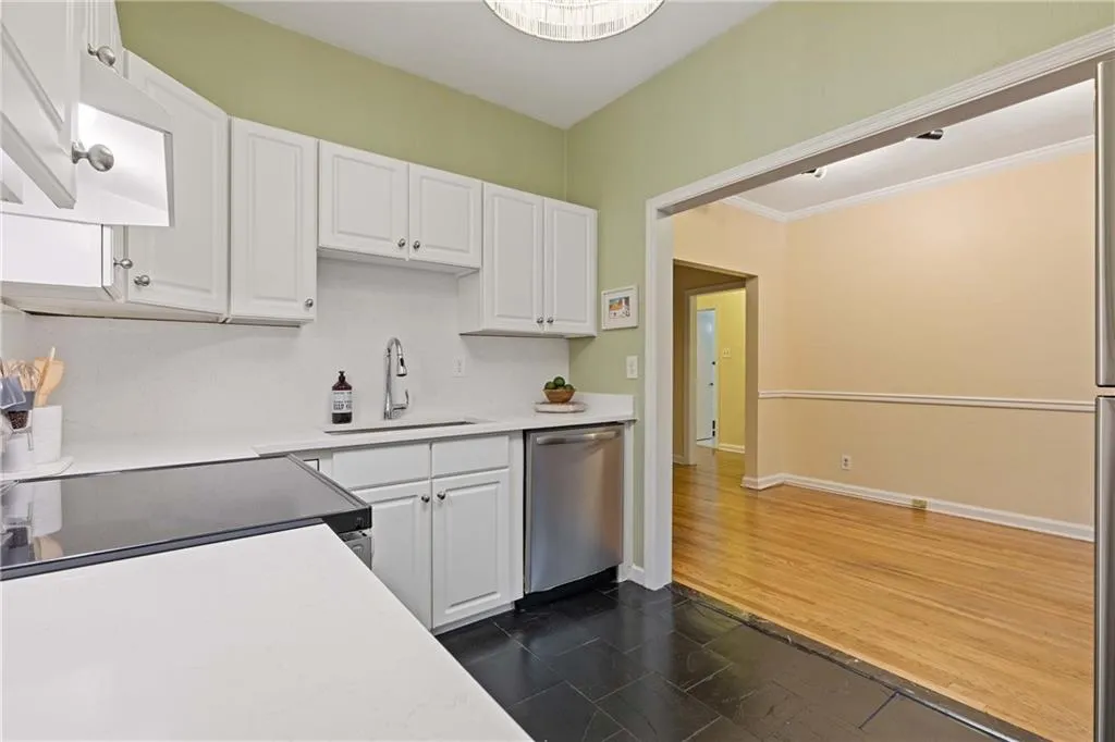 430 Lindbergh Drive Ne Unit J1, Atlanta, Georgia 30305, 2 Bedrooms Bedrooms, ,1 BathroomBathrooms,Residential,For Sale,430 Lindbergh Drive Ne Unit J1,7666395