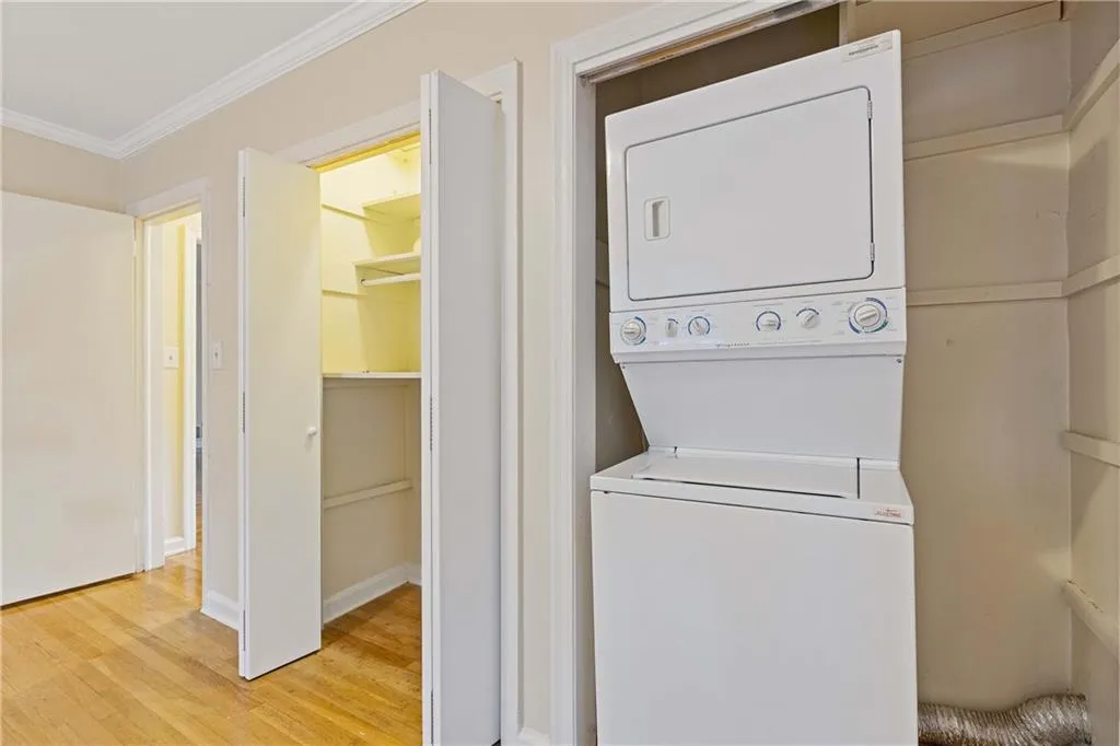 430 Lindbergh Drive Ne Unit J1, Atlanta, Georgia 30305, 2 Bedrooms Bedrooms, ,1 BathroomBathrooms,Residential,For Sale,430 Lindbergh Drive Ne Unit J1,7666395