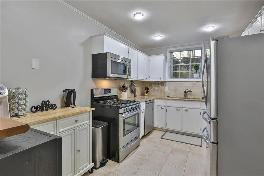 5400 Roswell Road Unit M9, Sandy Springs, Georgia 30342, 2 Bedrooms Bedrooms, ,2 BathroomsBathrooms,Residential,Sold,5400 Roswell Road Unit M9,6795561