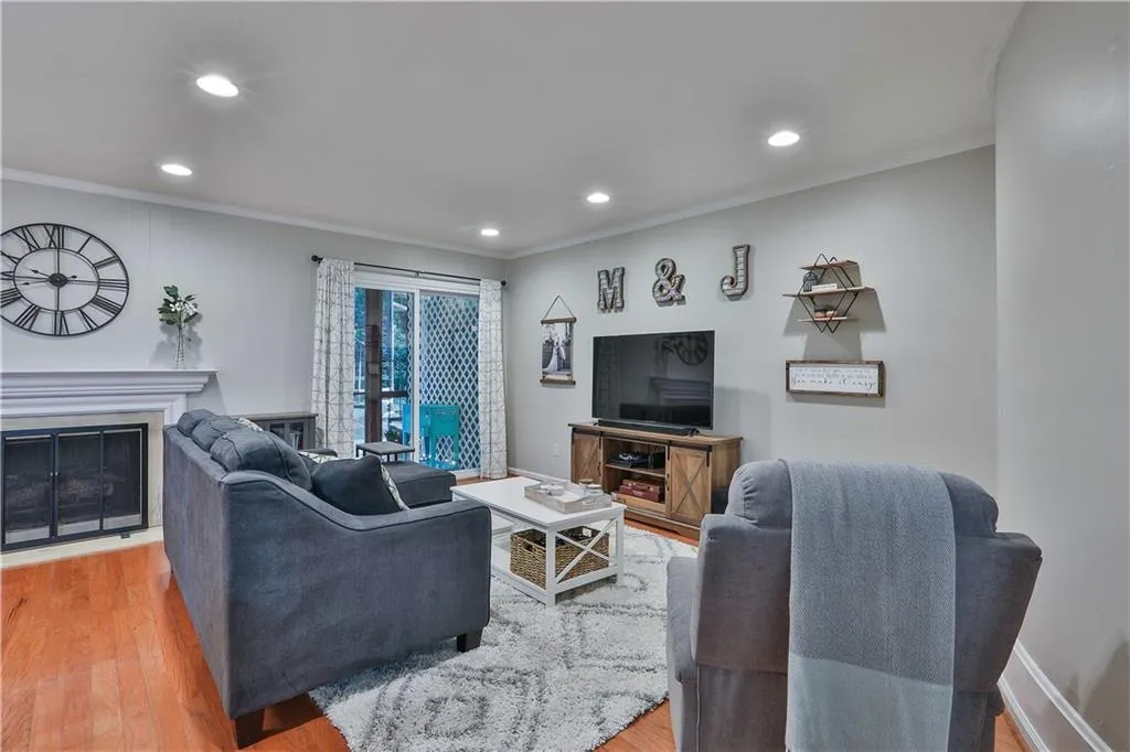 5400 Roswell Road Unit M9, Sandy Springs, Georgia 30342, 2 Bedrooms Bedrooms, ,2 BathroomsBathrooms,Residential,Sold,5400 Roswell Road Unit M9,6795561