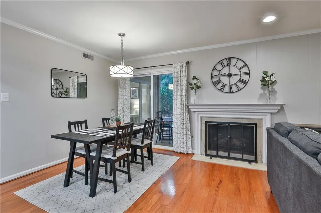 5400 Roswell Road Unit M9, Sandy Springs, Georgia 30342, 2 Bedrooms Bedrooms, ,2 BathroomsBathrooms,Residential,Sold,5400 Roswell Road Unit M9,6795561