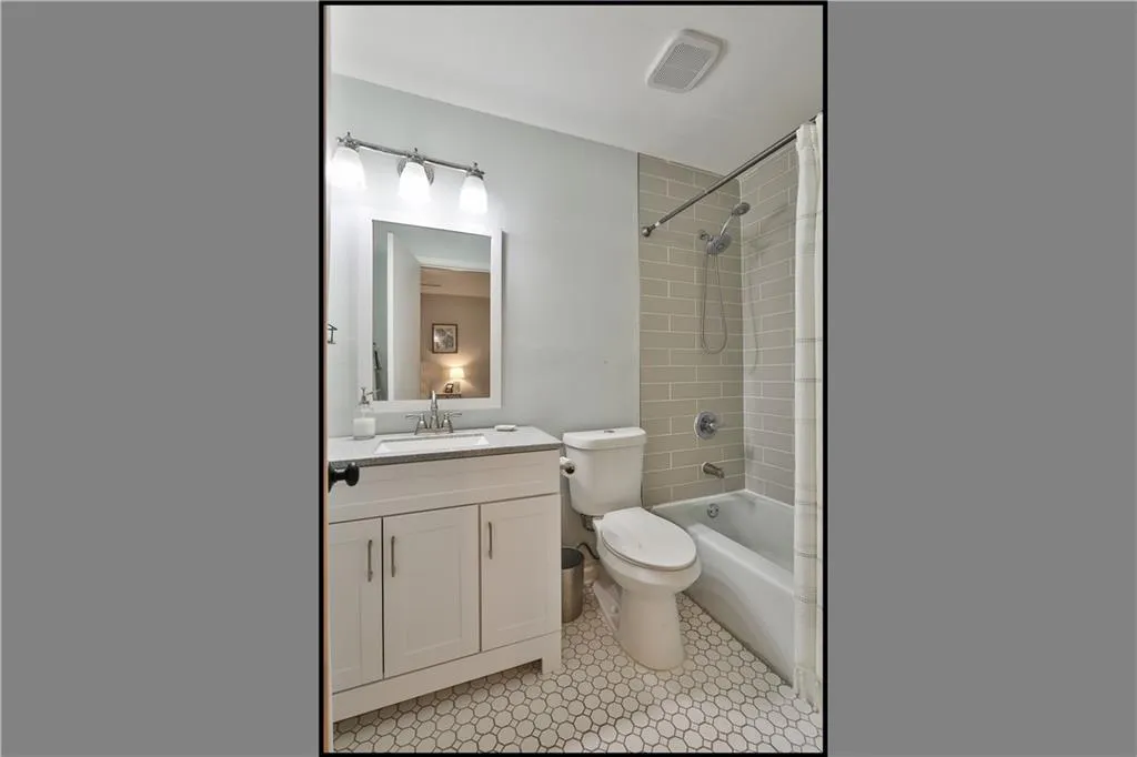 5400 Roswell Road Unit M9, Sandy Springs, Georgia 30342, 2 Bedrooms Bedrooms, ,2 BathroomsBathrooms,Residential,Sold,5400 Roswell Road Unit M9,6795561