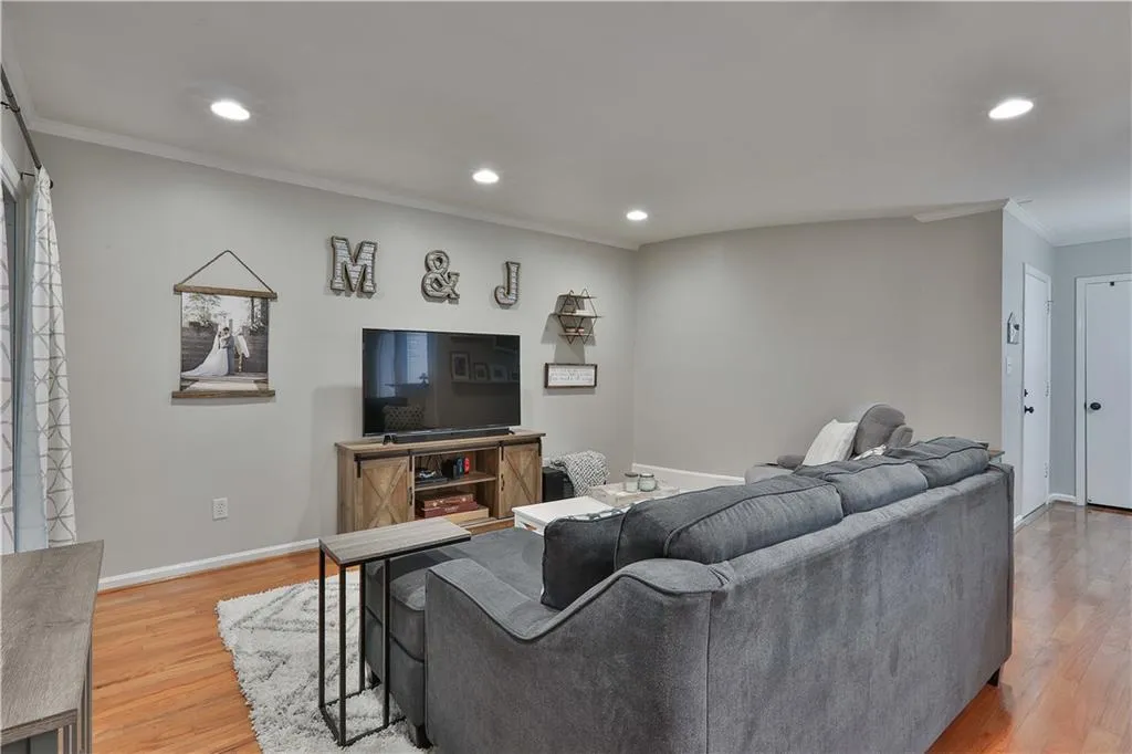 5400 Roswell Road Unit M9, Sandy Springs, Georgia 30342, 2 Bedrooms Bedrooms, ,2 BathroomsBathrooms,Residential,Sold,5400 Roswell Road Unit M9,6795561