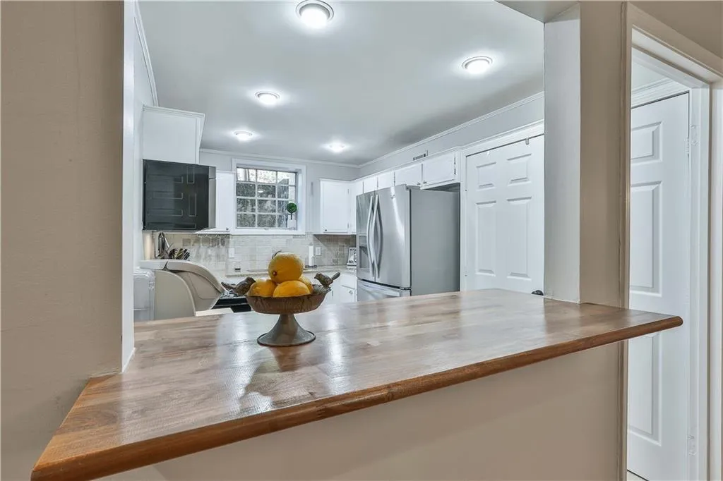 5400 Roswell Road Unit M9, Sandy Springs, Georgia 30342, 2 Bedrooms Bedrooms, ,2 BathroomsBathrooms,Residential,Sold,5400 Roswell Road Unit M9,6795561