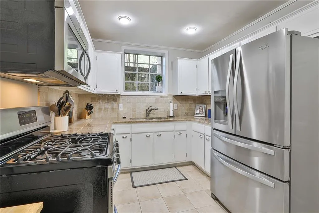 5400 Roswell Road Unit M9, Sandy Springs, Georgia 30342, 2 Bedrooms Bedrooms, ,2 BathroomsBathrooms,Residential,Sold,5400 Roswell Road Unit M9,6795561