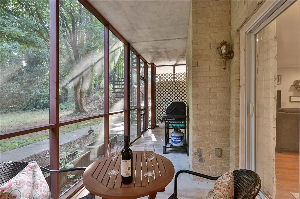 5400 Roswell Road Unit M9, Sandy Springs, Georgia 30342, 2 Bedrooms Bedrooms, ,2 BathroomsBathrooms,Residential,Sold,5400 Roswell Road Unit M9,6795561