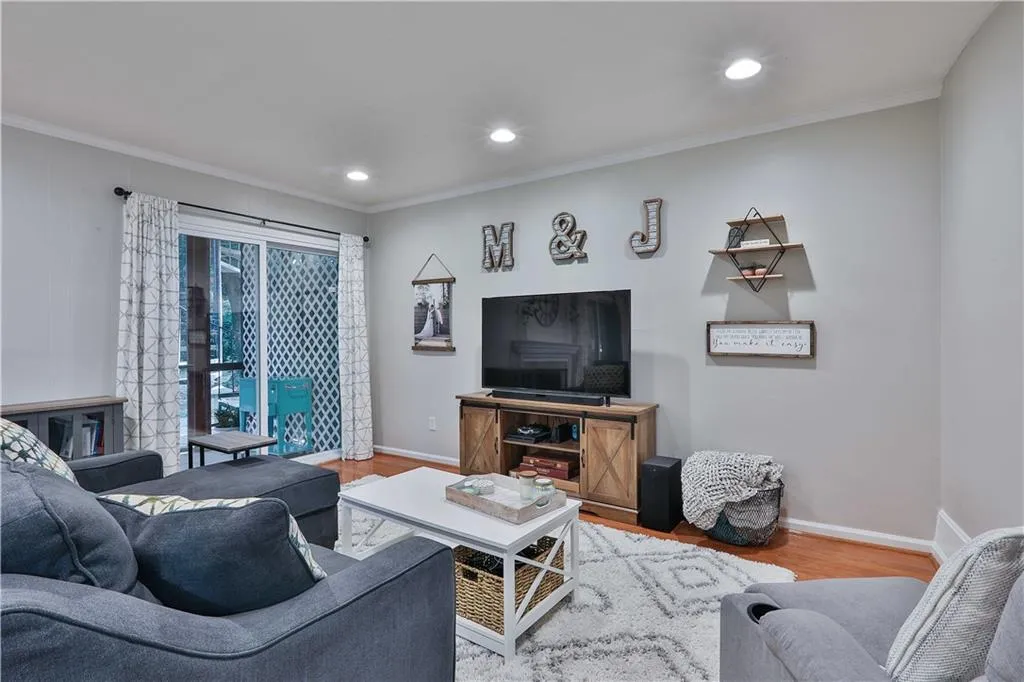 5400 Roswell Road Unit M9, Sandy Springs, Georgia 30342, 2 Bedrooms Bedrooms, ,2 BathroomsBathrooms,Residential,Sold,5400 Roswell Road Unit M9,6795561