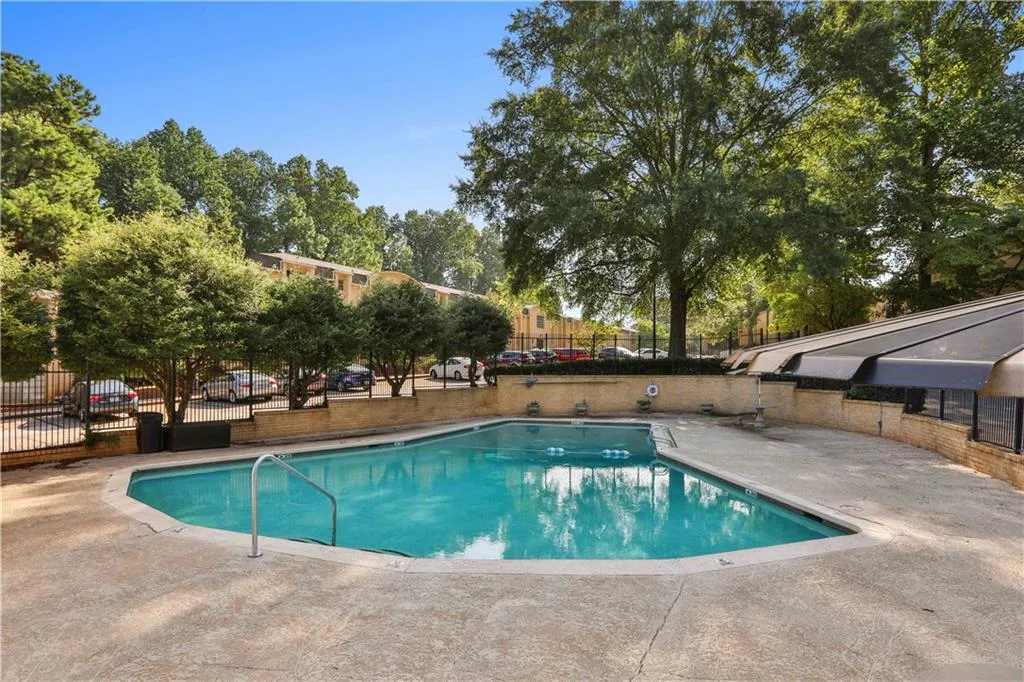 5400 Roswell Road Unit M9, Sandy Springs, Georgia 30342, 2 Bedrooms Bedrooms, ,2 BathroomsBathrooms,Residential,Sold,5400 Roswell Road Unit M9,6795561