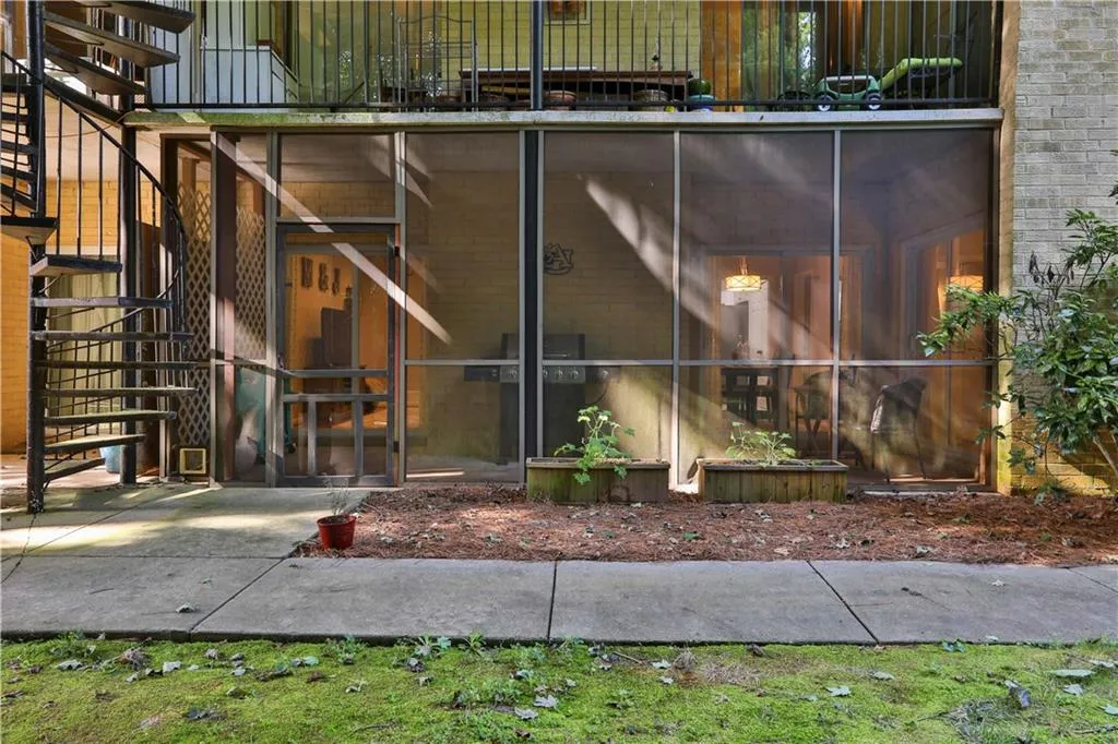 5400 Roswell Road Unit M9, Sandy Springs, Georgia 30342, 2 Bedrooms Bedrooms, ,2 BathroomsBathrooms,Residential,Sold,5400 Roswell Road Unit M9,6795561