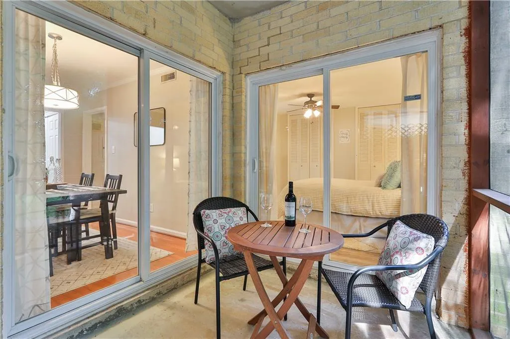 5400 Roswell Road Unit M9, Sandy Springs, Georgia 30342, 2 Bedrooms Bedrooms, ,2 BathroomsBathrooms,Residential,Sold,5400 Roswell Road Unit M9,6795561