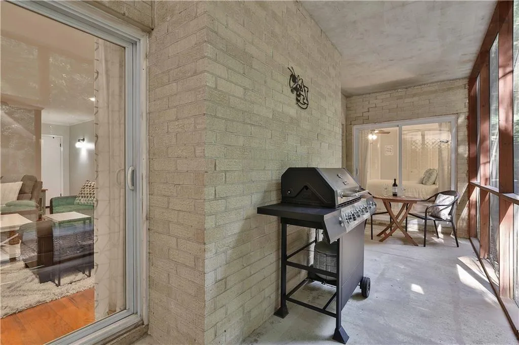 5400 Roswell Road Unit M9, Sandy Springs, Georgia 30342, 2 Bedrooms Bedrooms, ,2 BathroomsBathrooms,Residential,Sold,5400 Roswell Road Unit M9,6795561