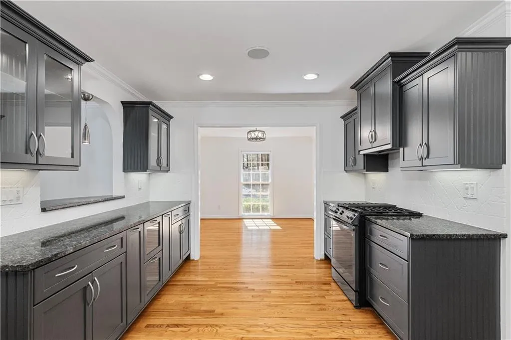 240 Berwick Drive, Atlanta, Georgia 30328, 3 Bedrooms Bedrooms, ,2 BathroomsBathrooms,Residential,Sold,240 Berwick Drive,7718818