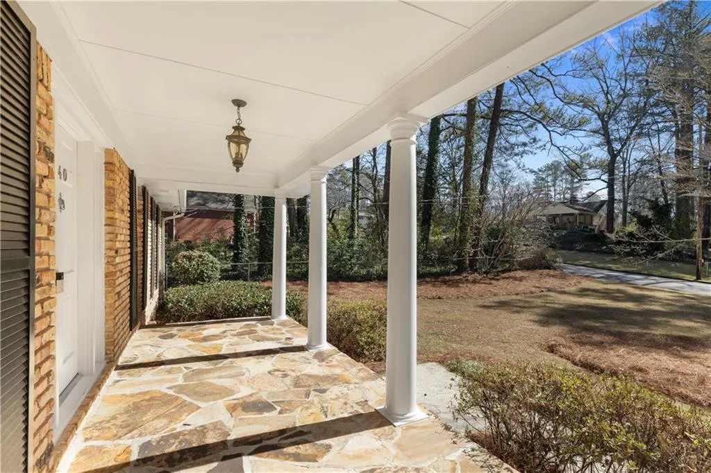 240 Berwick Drive, Atlanta, Georgia 30328, 3 Bedrooms Bedrooms, ,2 BathroomsBathrooms,Residential,Sold,240 Berwick Drive,7718818