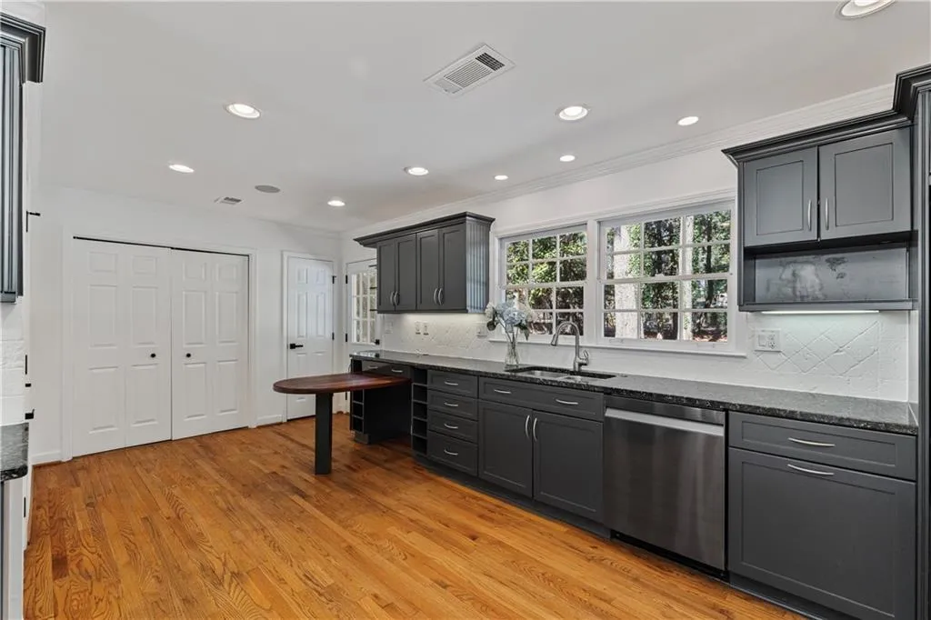 240 Berwick Drive, Atlanta, Georgia 30328, 3 Bedrooms Bedrooms, ,2 BathroomsBathrooms,Residential,Sold,240 Berwick Drive,7718818