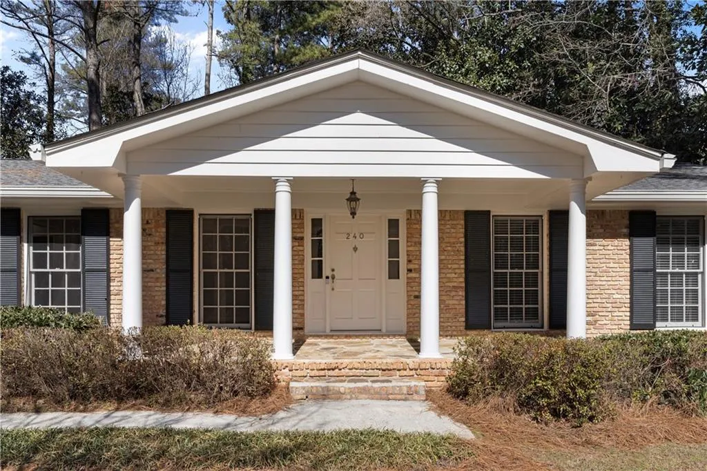 240 Berwick Drive, Atlanta, Georgia 30328, 3 Bedrooms Bedrooms, ,2 BathroomsBathrooms,Residential,Sold,240 Berwick Drive,7718818
