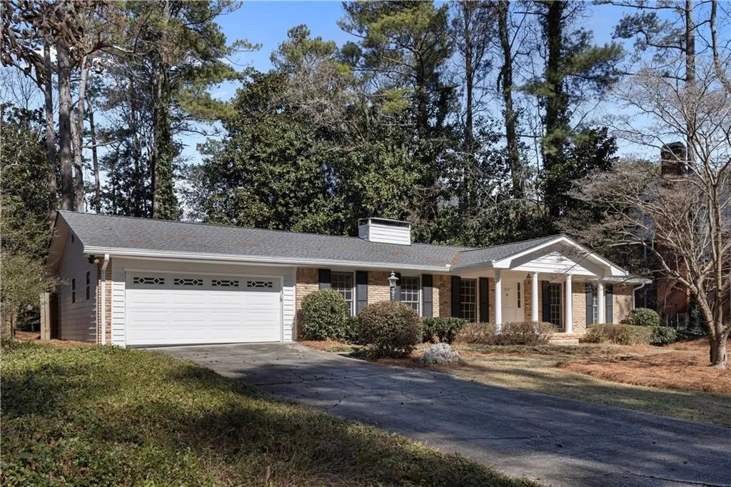 240 Berwick Drive, Atlanta, Georgia 30328, 3 Bedrooms Bedrooms, ,2 BathroomsBathrooms,Residential,Sold,240 Berwick Drive,7718818