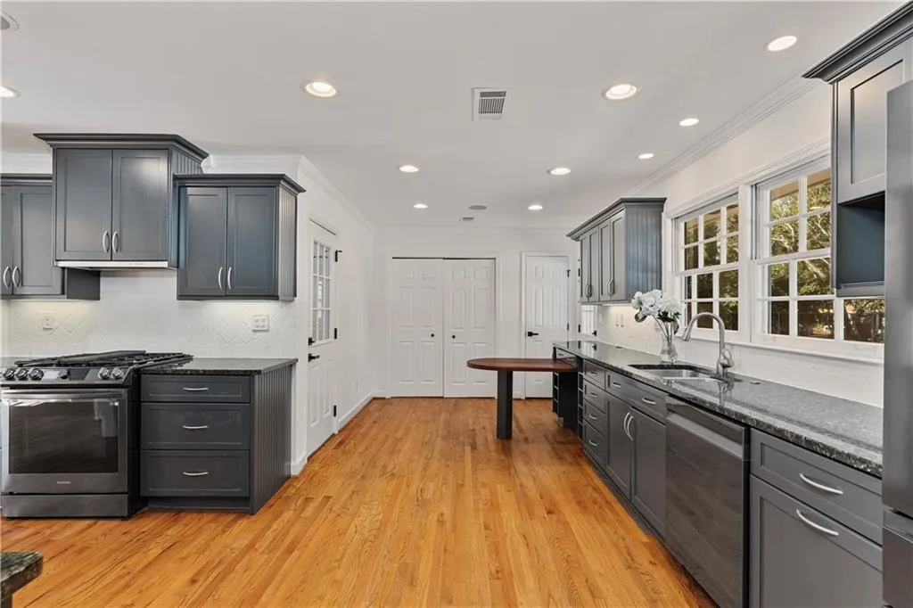 240 Berwick Drive, Atlanta, Georgia 30328, 3 Bedrooms Bedrooms, ,2 BathroomsBathrooms,Residential,Sold,240 Berwick Drive,7718818