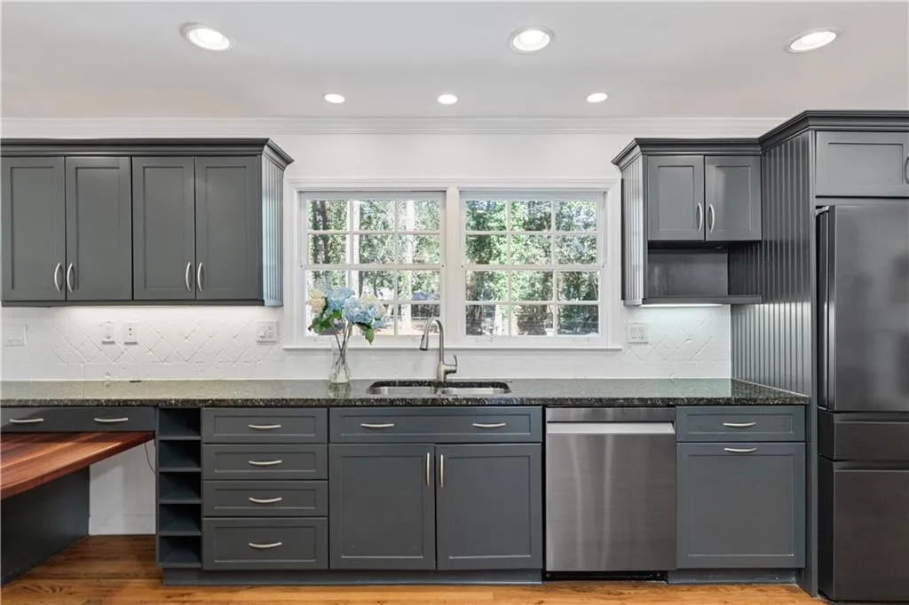 240 Berwick Drive, Atlanta, Georgia 30328, 3 Bedrooms Bedrooms, ,2 BathroomsBathrooms,Residential,Sold,240 Berwick Drive,7718818