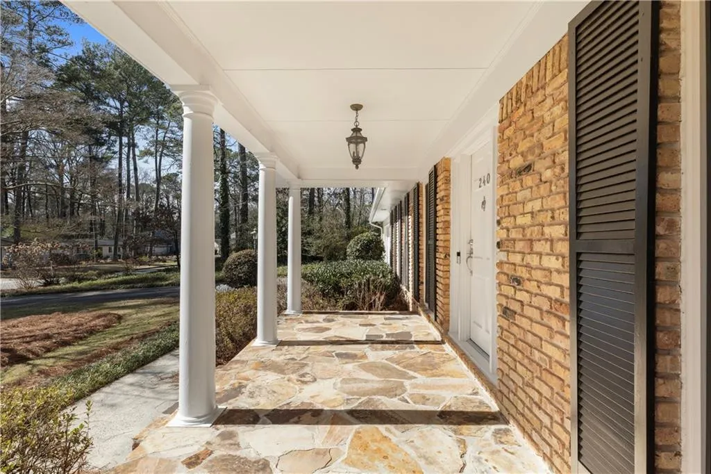 240 Berwick Drive, Atlanta, Georgia 30328, 3 Bedrooms Bedrooms, ,2 BathroomsBathrooms,Residential,Sold,240 Berwick Drive,7718818