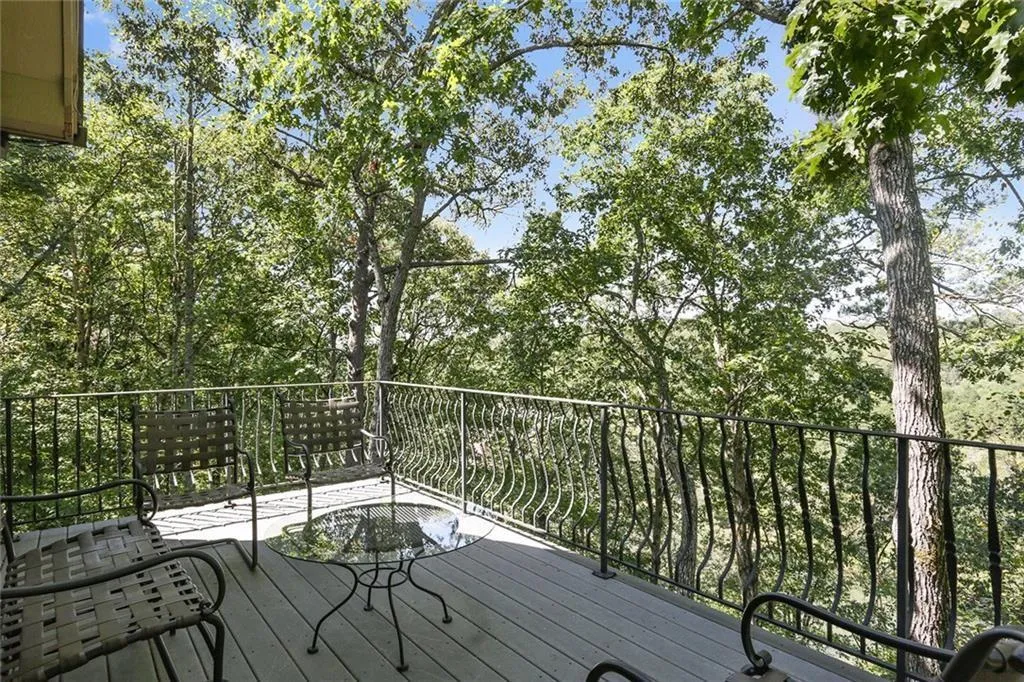 1445 N Riverside Circle, Sandy Springs, Georgia 30328, 5 Bedrooms Bedrooms, ,4 BathroomsBathrooms,Residential,Sold,1445 N Riverside Circle,5902520
