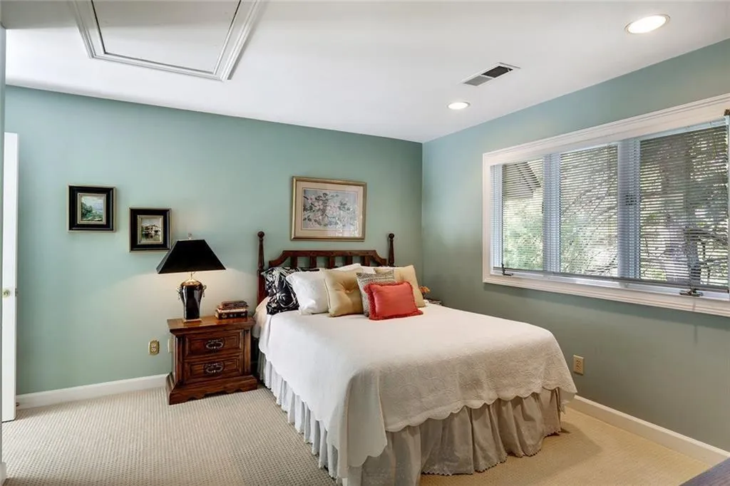 1445 N Riverside Circle, Sandy Springs, Georgia 30328, 5 Bedrooms Bedrooms, ,4 BathroomsBathrooms,Residential,Sold,1445 N Riverside Circle,5902520