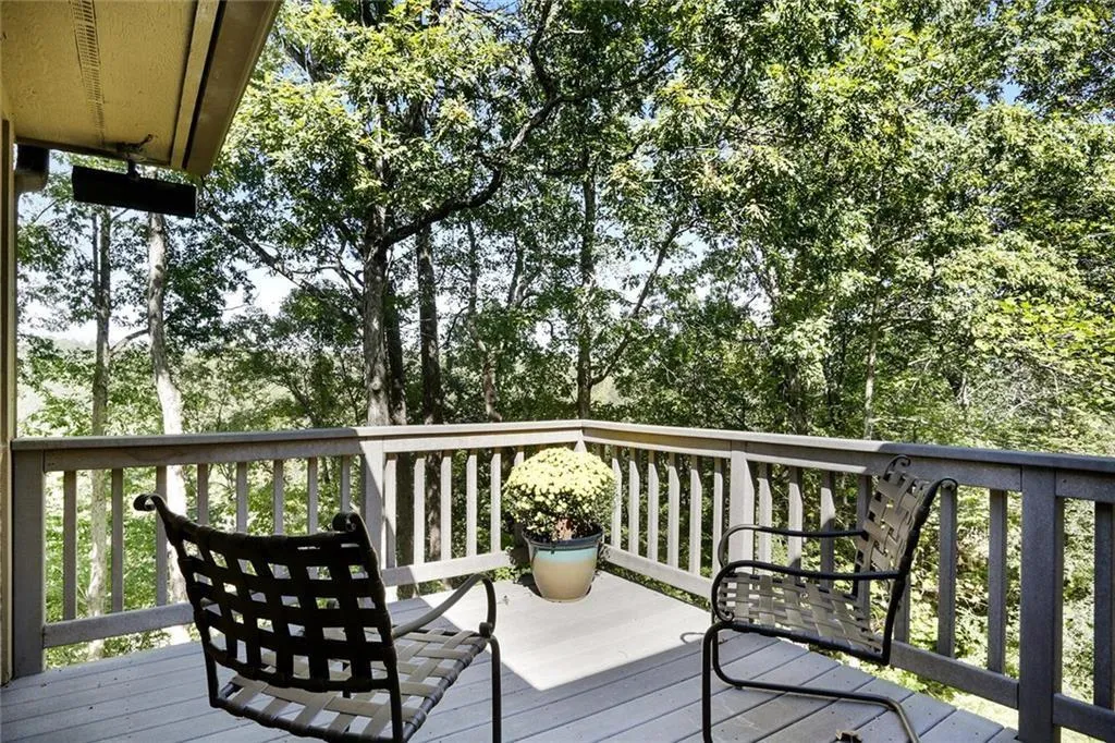 1445 N Riverside Circle, Sandy Springs, Georgia 30328, 5 Bedrooms Bedrooms, ,4 BathroomsBathrooms,Residential,Sold,1445 N Riverside Circle,5902520