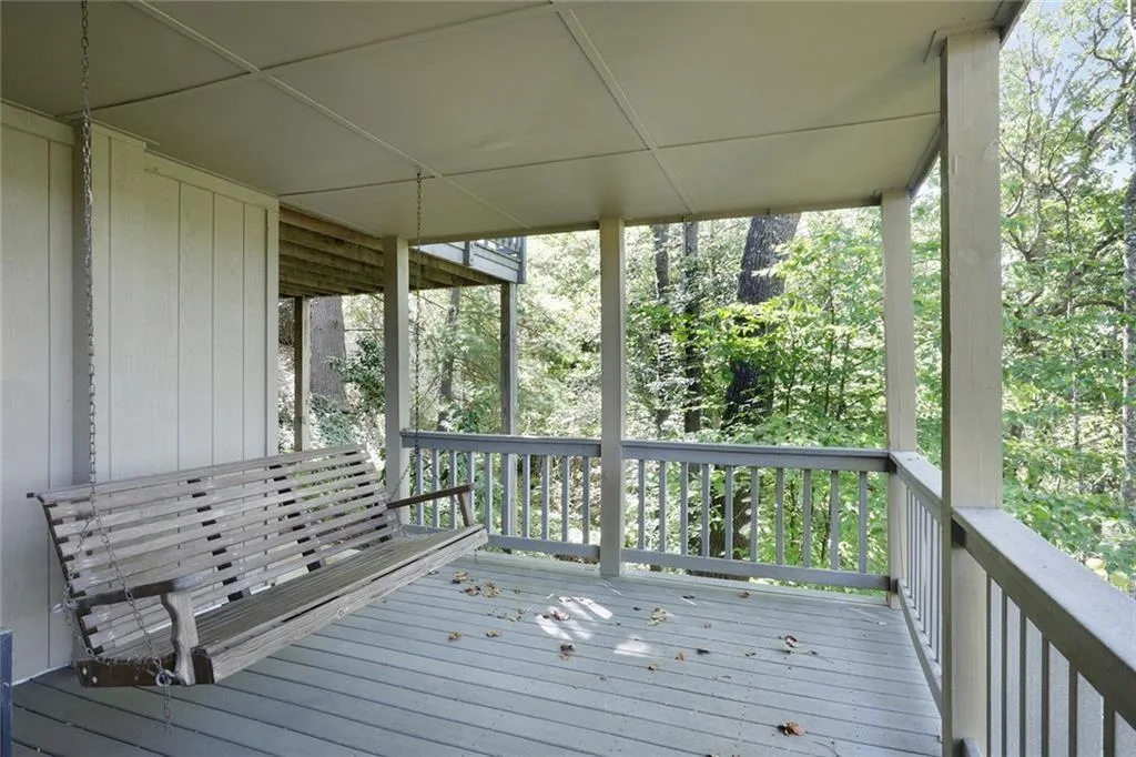 1445 N Riverside Circle, Sandy Springs, Georgia 30328, 5 Bedrooms Bedrooms, ,4 BathroomsBathrooms,Residential,Sold,1445 N Riverside Circle,5902520